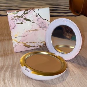 MAC “Canyon Dreamin” Next to Nothing Bronzing Powder